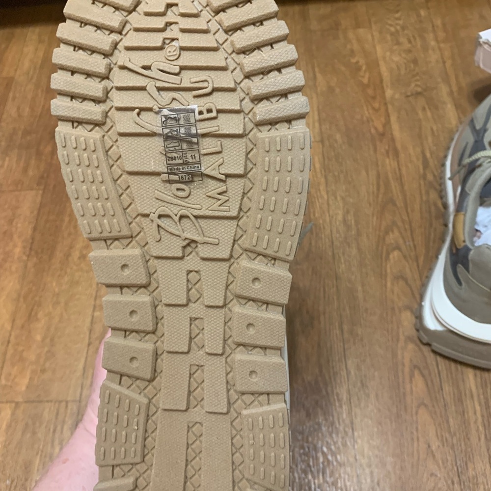 Women’s Blowfish Malibu Leo sneakers size 11 NWT - Picture 6 of 13